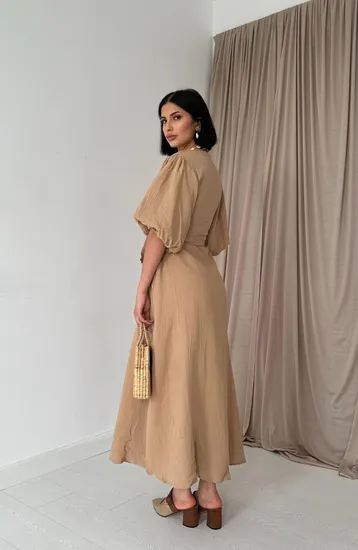 שמלת פשתן קיץ